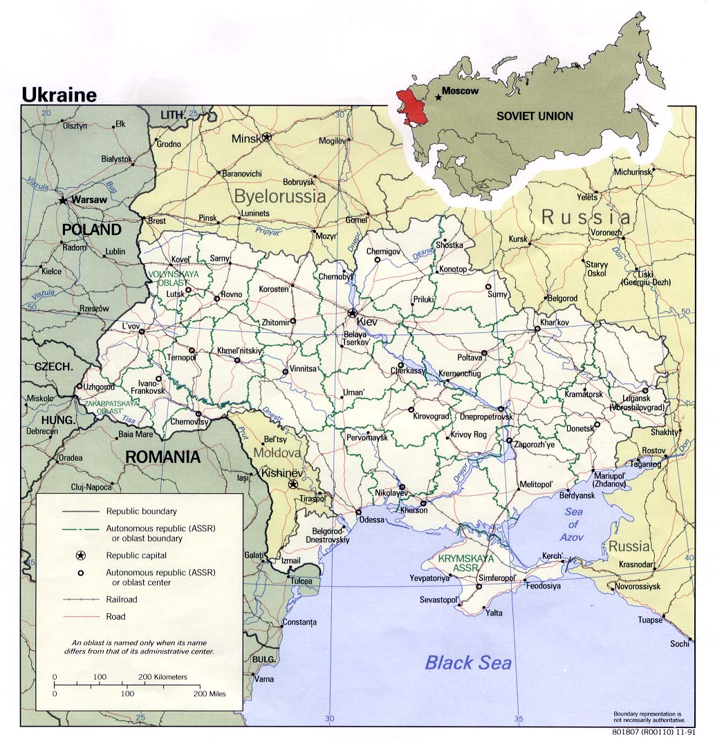 Політична та адміністративна карта України з дорогами та містами