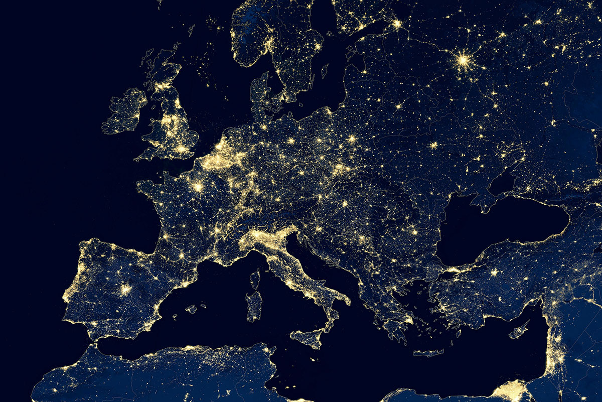 Карта Европы с Косомса ночью