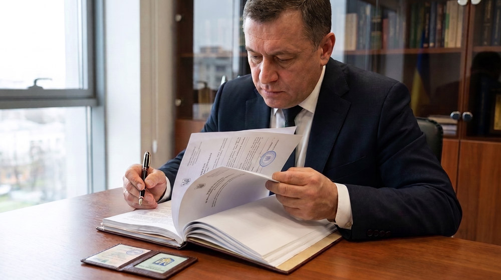 Адвокат працює з військовими документами